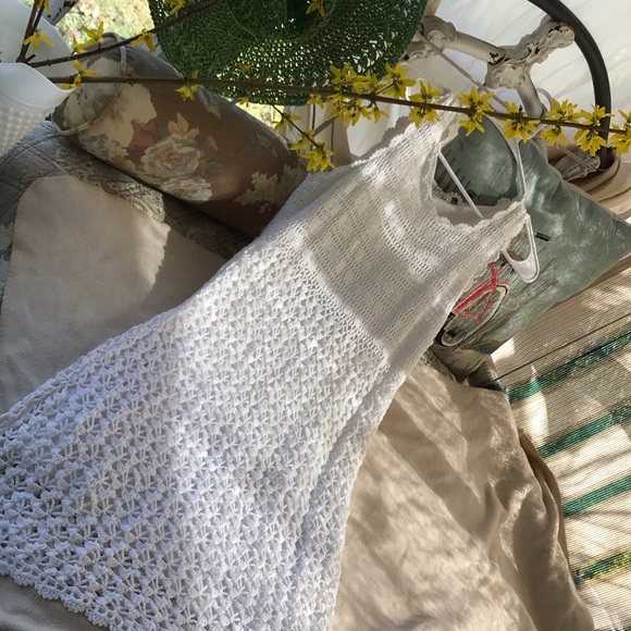 Dresses - Picture 3 of 6